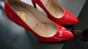Cumonheels's wife's red heels again