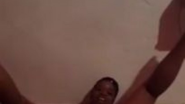 Angolana Puta fazendo video para o namorado caiu na net